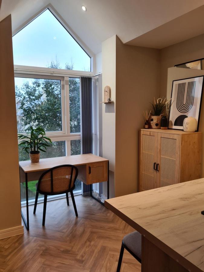 Modern 1 Bed Apartment Next To Beach And Golf Course Llanelli Kültér fotó