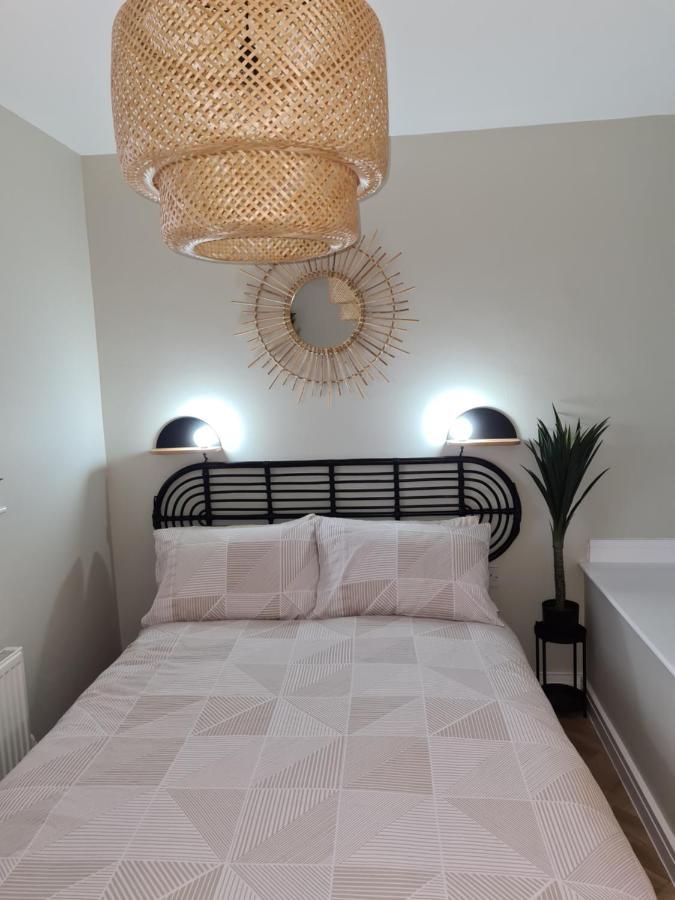 Modern 1 Bed Apartment Next To Beach And Golf Course Llanelli Kültér fotó