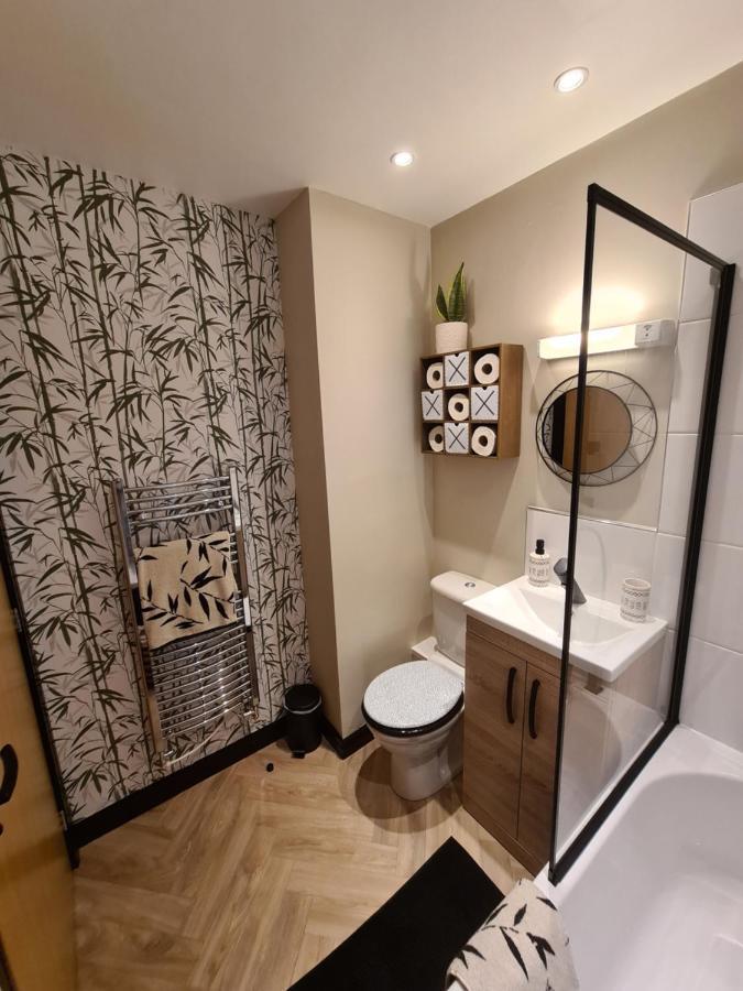 Modern 1 Bed Apartment Next To Beach And Golf Course Llanelli Kültér fotó