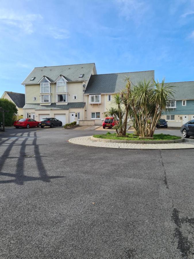 Modern 1 Bed Apartment Next To Beach And Golf Course Llanelli Kültér fotó