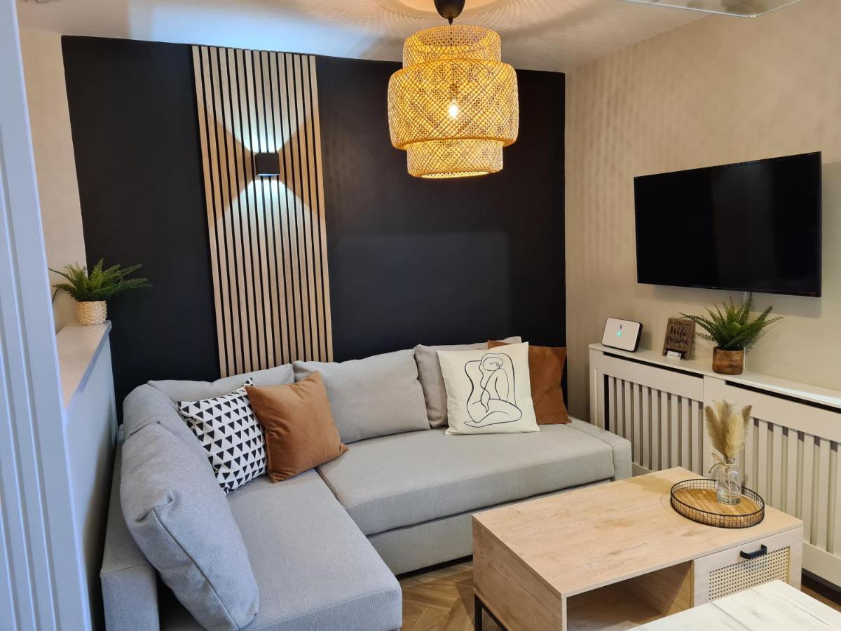 Modern 1 Bed Apartment Next To Beach And Golf Course Llanelli Kültér fotó