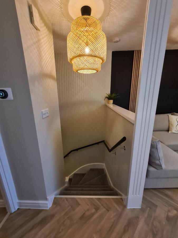 Modern 1 Bed Apartment Next To Beach And Golf Course Llanelli Kültér fotó